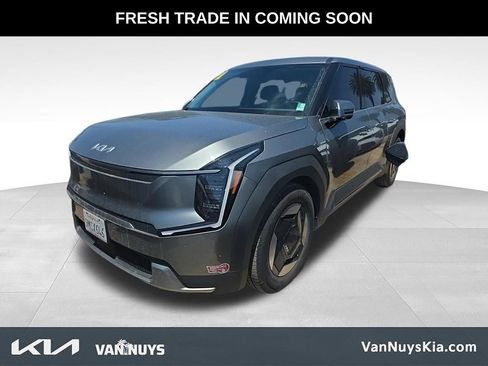 Used 2024 Kia EV9 Light Long Range RWD image 3