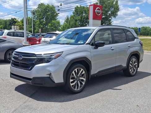 Used 2025 Subaru Forester Touring AWD/4WD image 4