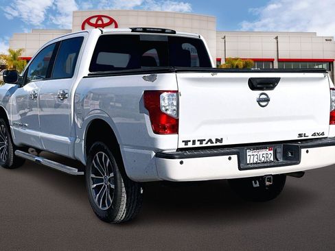 Used 2018 Nissan Titan SL image 2