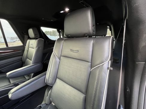 Used 2021 Cadillac Escalade Premium Luxury image 27