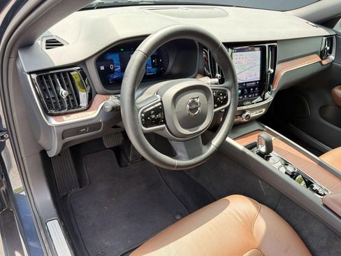 Certified 2025 Volvo V60 B5 Cross Country Plus AWD/4WD image 4