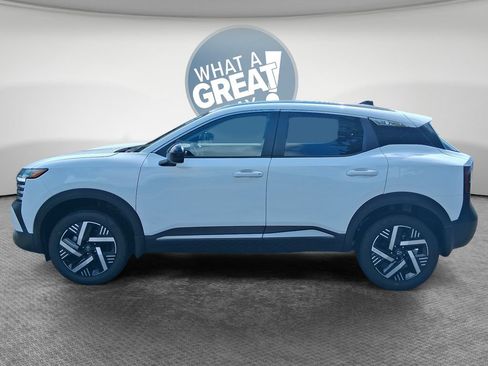 Used 2026 Nissan Kicks SV w/ SV Premium Package FWD image 7