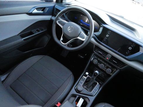 Used 2024 Volkswagen Taos SE image 9