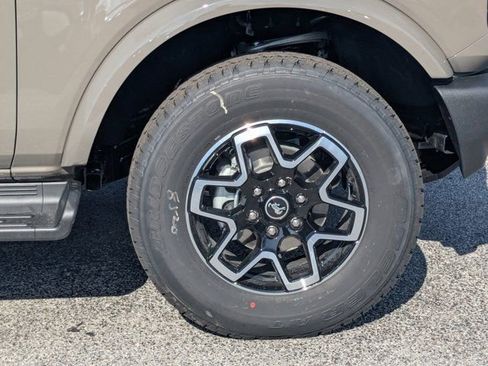 New 2025 Ford Bronco Outer Banks image 11