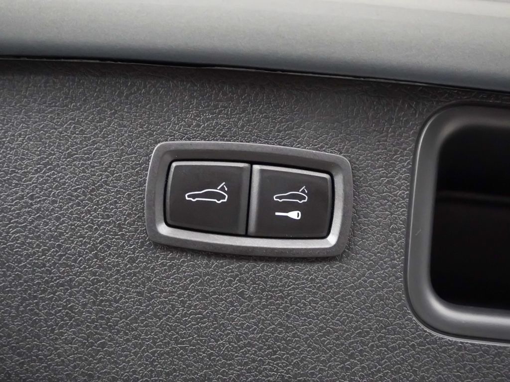 Certified 2026 Porsche Macan AWD/4WD image 14