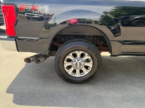 Used 2018 Ford F250 Lariat w/ Lariat Ultimate Package AWD/4WD image 14
