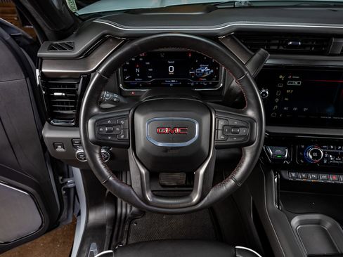 Used 2025 GMC Sierra 2500 AT4X image 18