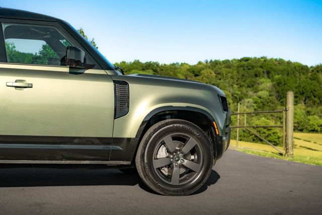 Used 2023 Land Rover Defender 110 X-Dynamic SE AWD/4WD image 9