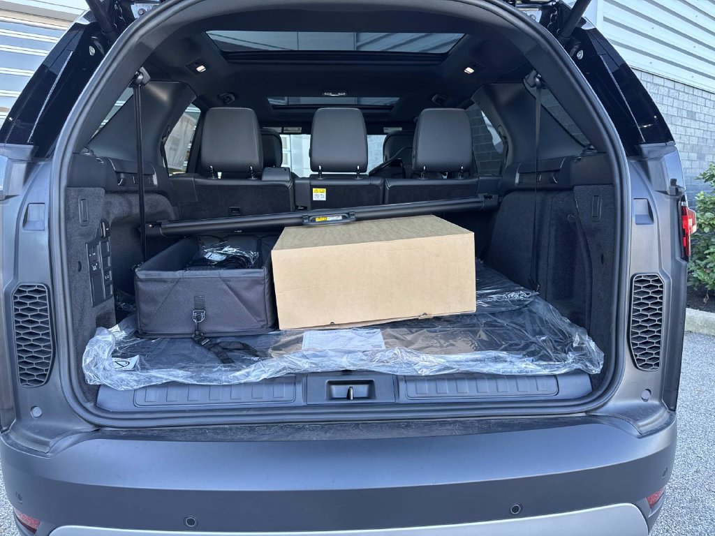 New 2026 Land Rover Discovery S AWD/4WD image 6