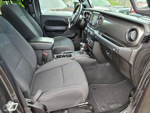 Used 2021 Jeep Gladiator Sport image 11