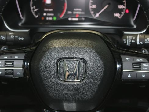 Used 2025 Honda Pilot Touring image 13