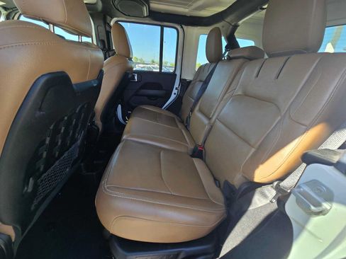 Used 2021 Jeep Wrangler Unlimited Rubicon 4xe w/ Dual Top Group AWD/4WD image 16