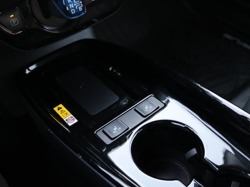 Used 2020 Toyota Prius XLE AWD/4WD image 32