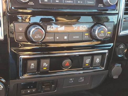 Used 2024 Nissan Titan Platinum Reserve w/ Moonroof Package image 19