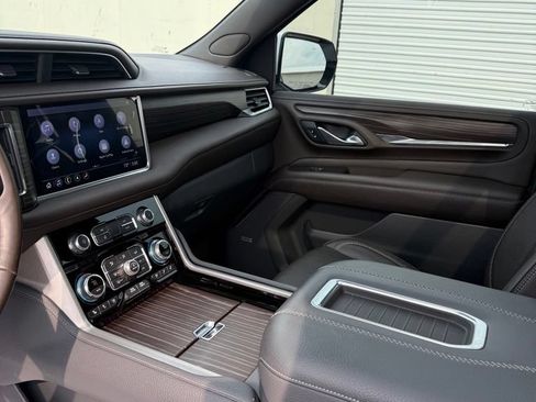 Used 2021 GMC Yukon XL Denali w/ Denali Ultimate Package AWD/4WD image 11