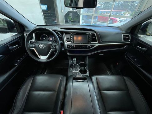 Used 2016 Toyota Highlander Limited image 23
