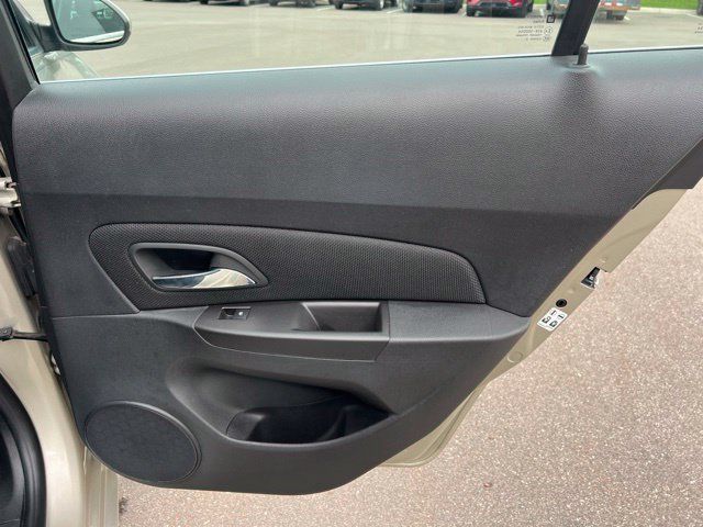 Used 2016 Chevrolet Cruze LT FWD image 12