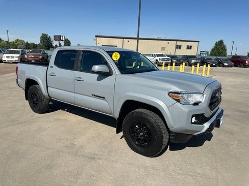 Used 2019 Toyota Tacoma SR5 AWD/4WD image 32