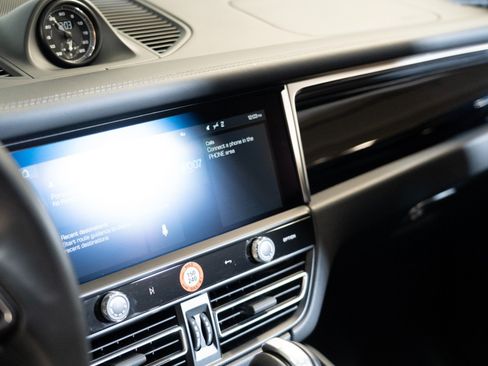 Certified 2026 Porsche Macan AWD/4WD image 20