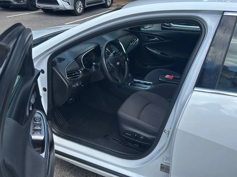Used 2018 Chevrolet Malibu LT FWD image 15