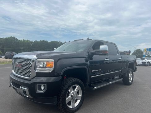 Used 2016 GMC Sierra 2500 Denali w/ Duramax Plus Package AWD/4WD image 25