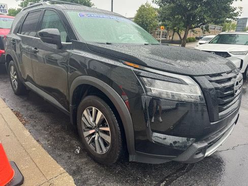 Used 2023 Nissan Pathfinder SL w/ Black Appearance Package AWD/4WD image 7