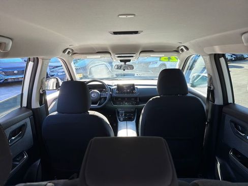 Used 2023 Nissan Rogue SV image 34