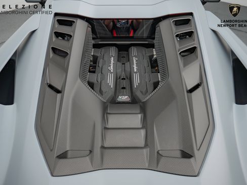 Used 2024 Lamborghini Revuelto image 21
