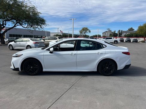 Used 2025 Toyota Camry SE image 5