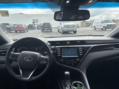 Used 2018 Toyota Camry XLE FWD image 10