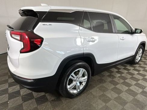 Used 2024 GMC Terrain SLE FWD image 3