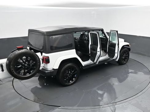 Used 2023 Jeep Wrangler Unlimited Sahara w/ Cold Weather Group AWD/4WD image 27