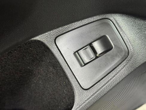 Used 2021 Volkswagen Tiguan SE image 26