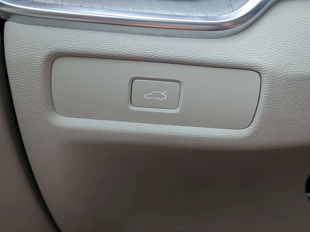 Certified 2024 Volvo S60 B5 Plus w/ Climate Package FWD image 31