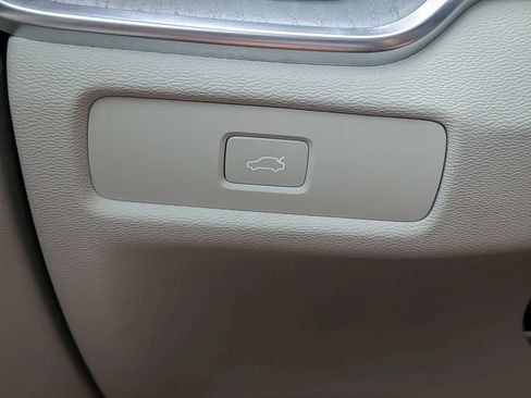 Used 2024 Volvo S60 B5 Plus w/ Climate Package FWD image 31