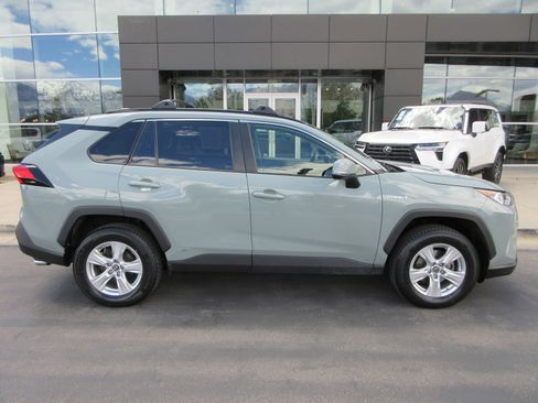 Used 2019 Toyota RAV4 XLE w/ Convenience Package AWD/4WD image 13