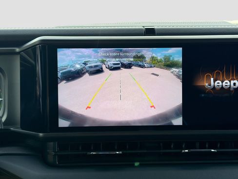 Used 2024 Jeep Wrangler Unlimited Rubicon 4xe image 31