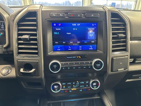 Used 2021 Ford Expedition XLT image 3