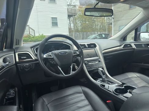 Used 2015 Ford Fusion SE w/ Equipment Group 202A AWD/4WD image 32