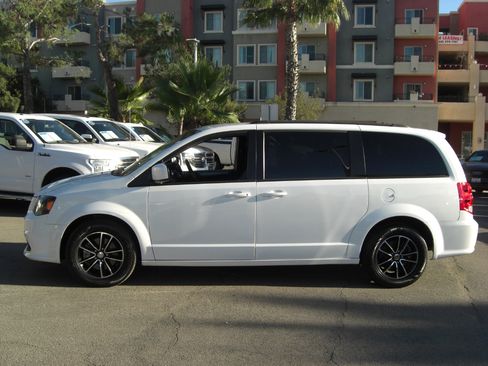 Used 2019 Dodge Grand Caravan GT image 3