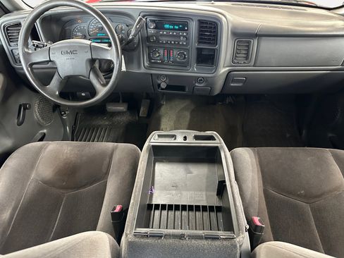 Used 2004 GMC Sierra 2500 2WD Crew Cab HD image 3