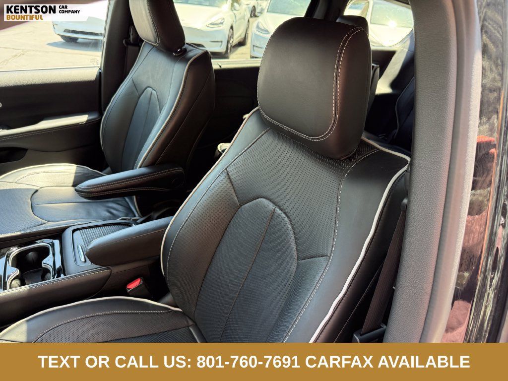Used 2026 Chrysler Pacifica Limited FWD image 30