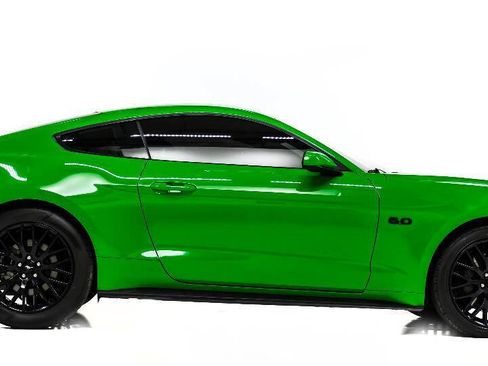 Used 2019 Ford Mustang GT RWD image 5