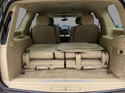 Used 2011 Cadillac Escalade Premium image 14