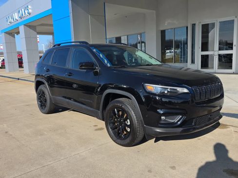 Used 2023 Jeep Cherokee Altitude Lux image 2