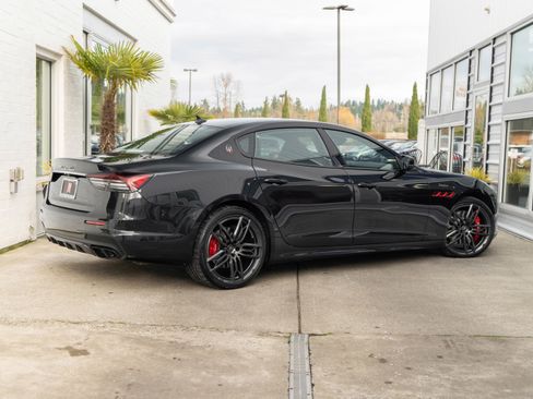 Used 2021 Maserati Quattroporte Trofeo image 7