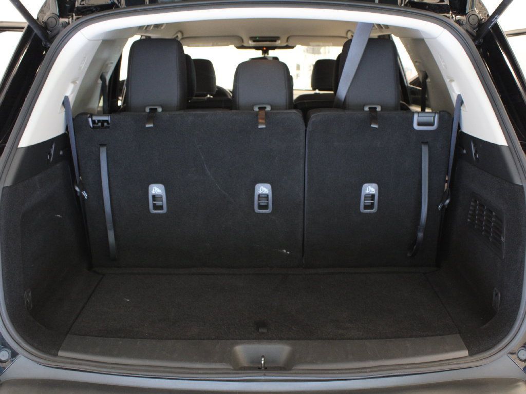 Used 2024 Nissan Pathfinder SV FWD image 34