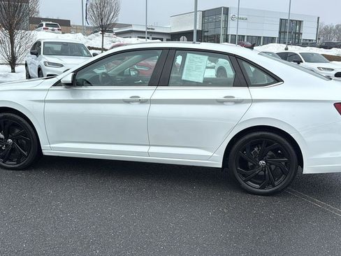 Used 2025 Volkswagen Jetta SE w/ Sunroof Package image 10