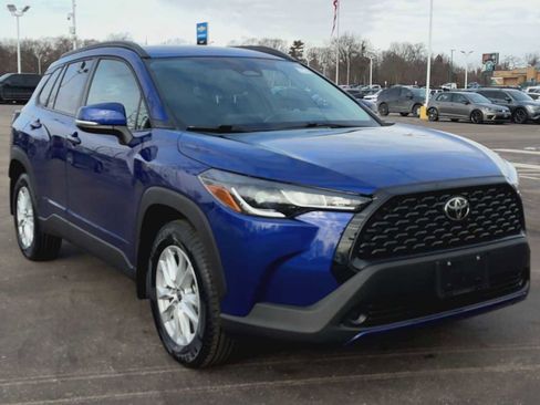 Used 2023 Toyota Corolla Cross LE image 8