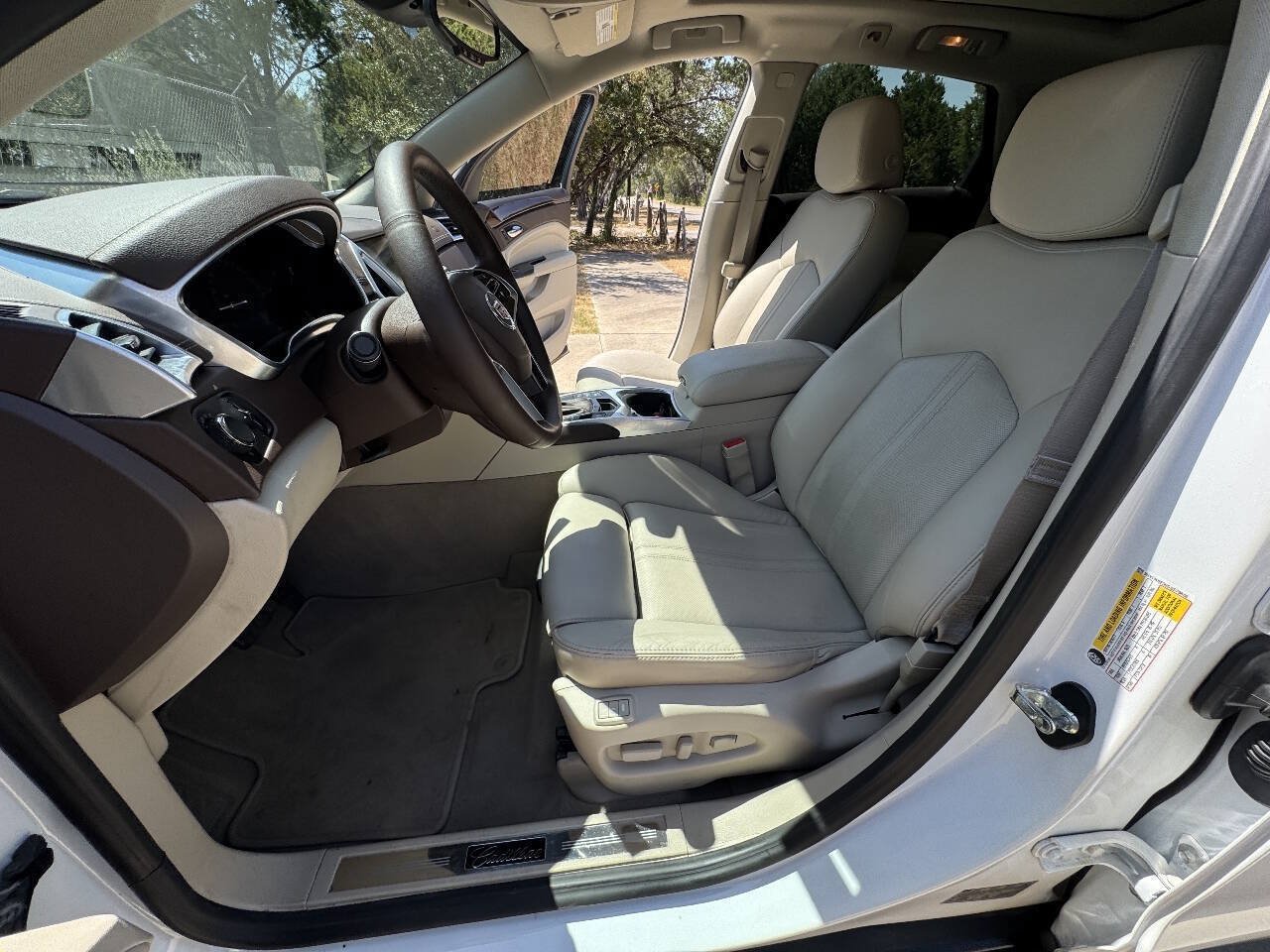 Used 2016 Cadillac SRX Luxury w/ Driver Awareness Package FWD image 18